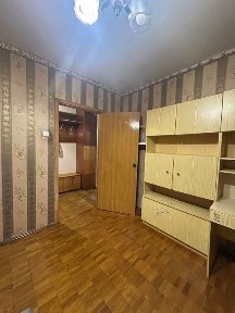 Ревуцького вулиця, мікрорайон Позняки, район Дарницький, Київ, метро Харківська, вул. Ревуцького 18 • ID 33667477