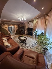 Оренда будинку в центрі.