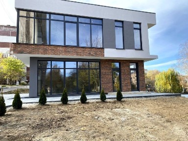 Продається окрема комерційна будівля