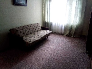 Візьму на квартиру сім'ю без дітей і без тварин. Парковий проїзд 10а