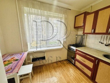 Продаж 1 кімн. квартири за адресою Симиренка, 7А