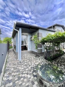 Продам сучасний будинок в місті Миргород