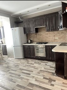 Луцьк, Набережна вулиця 8а