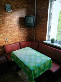 Харківське ш. 172-А, засклена лоджія на 2 кімнати. Залог за 2 платежі