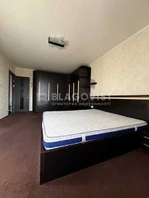 Без комісії ТЕРМІНОВО! продаж 2-кім з ремонтом. ГЕНЕРАТОР! Центр