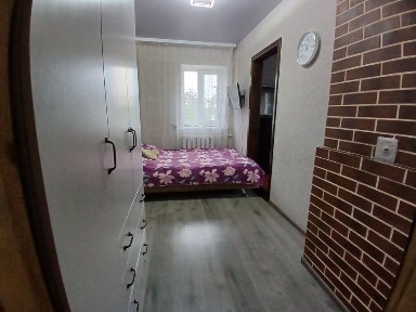 Продам частину будинку терміново в м. Сквира, з окремим подвір'ям.