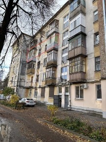 Продам в центрі міста 3-х кімнатну квартиру