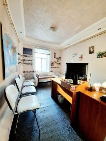 Продам 2к в самому центрі міста