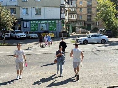 Солом'янська 36, магазин 55м. Поруч трансп. зупинка, перехід, АТБ