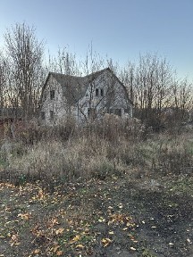 Земельна ділянка з будинком