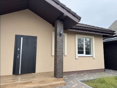 Просторий будинок під Києвом