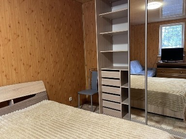 Без % сдаётся 2к дом для семьи до 4 человек.