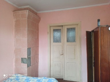 Продам окремий будинок під ремонт в гарному місці