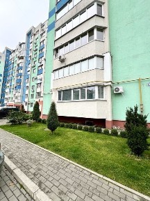 Продаж підвального приміщення з вікном вул. Жужоми 1