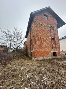 Продам будинок із земельною ділянкою біля Франківська, Угринів