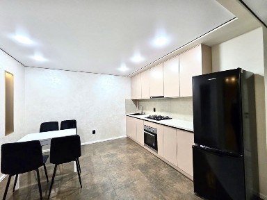 ОРЕНДА 2 кім з кухнею-студією вул. Сахарова