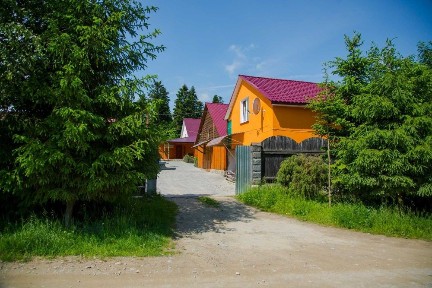 Відпочинкова база в с. Созань 1.5 га