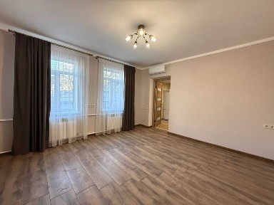 Оренда частини будинку по вул. Ясная