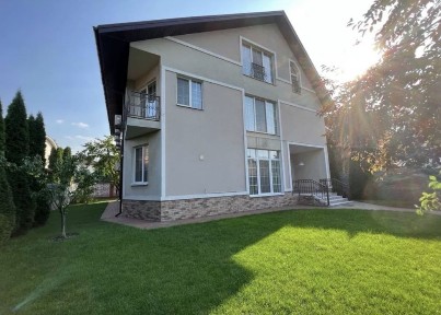 Оренда будинку Для сімʼї або під офіс