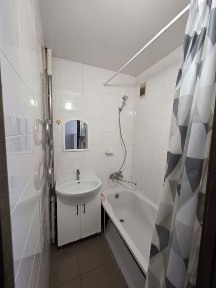 Довгострокова оренда 2-х кімнатнатної на вул Райдужна 3А