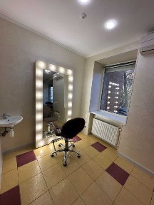 Здам робоче місце для майстра: Візажиста, Бровиста, Лашмейкера! Центр!