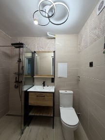 Крута двокімнатна в самому центрі після ремонту