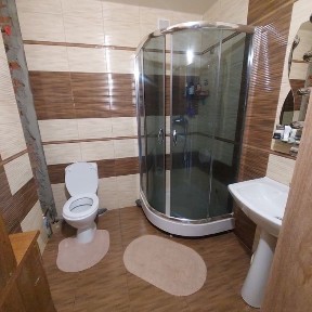 Поділ 1 кімнатна в новому будинку з автономним опаленням