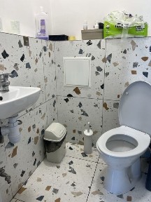 85 метров, фасад, парковка.