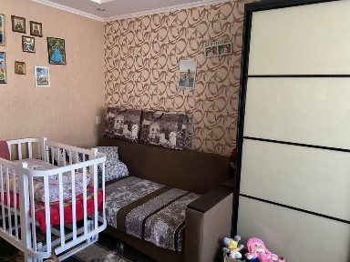 Продам 2-х кім. кв з ремонтом і меблями на 1-му районі