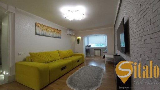 3-х кімн. квартира з євроремонтом на Малому ринку (019)