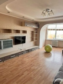 Оренда 3 кімнатна квартира на вул. Ярошинської