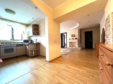 3-кімнатна в центрі міста порошинка Героїв України 1