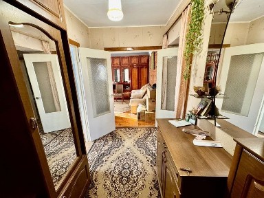 Продається 4-кімнатна квартира смт. Заводське