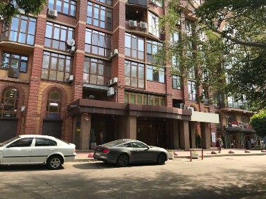 БЕЗ%. Печерськ, 3-к кв-ра, 126,7 м², вул. Є. Коновальця, 36В.