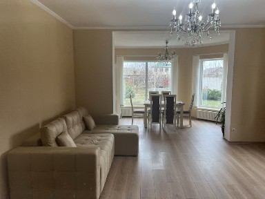 Оренда двоповерхового будинку