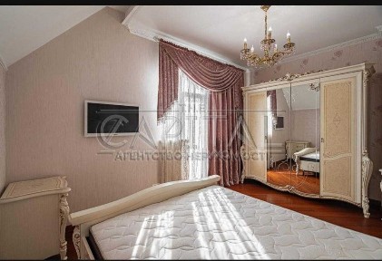 Купити будинок у Межигір'ї