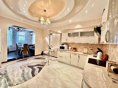 Мукачевский переулок /Леонтовича 3 Ком. с ремонтом парк Шевченко