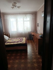 Продам 2-кімнатну квартиру з меблями та балконом, М-н 5, 5 поверх