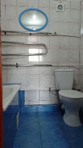 Оренда не великого будинку з гаражем.