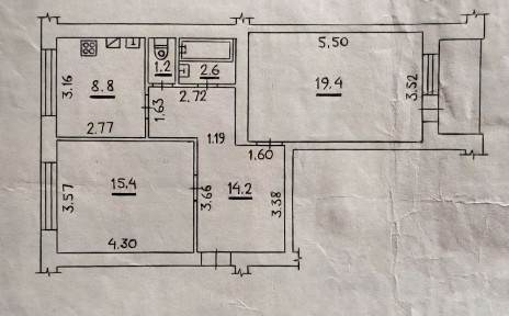 Простора (64 кв. м.! ) двокімнатна квартира біля 5-ї школи!