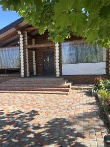 Оренда будинку в селі Юрівка з басейном