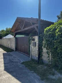 Срочно! Продам усадьбу! Дергачи! Два участка, два дома- один гостевой.