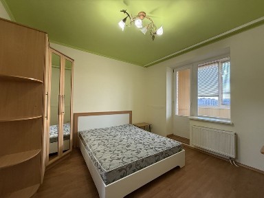 Оренда 2-кімнатної в Центрі з індивідуальним опаленням, 76м2