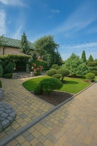 Просторий цегляний будинок із садом, басейном та SPA-зоною