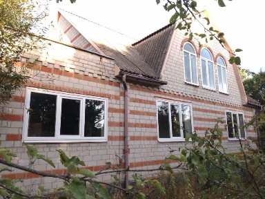 Продам 2 поверховий будинок