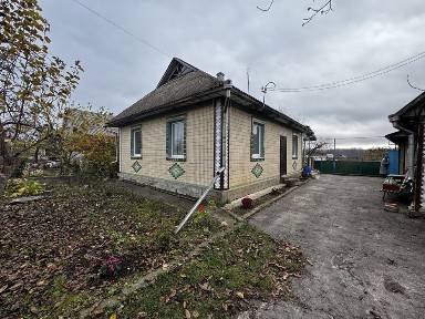 Продаж будинку Сутиски