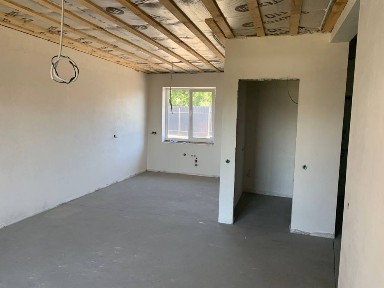 Продам будинок недалеко від центра міста.