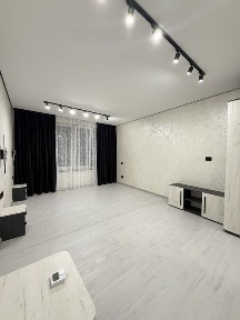 Продам 1-кімнатну квартиру Центр вул. Шухевичів біля ЖК Центральне м