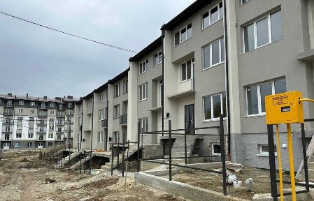 Продаж збудованого трьохповерхового котеджу с. Ременів