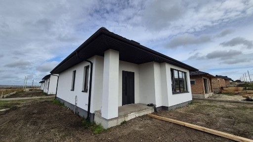 Продам класний будинок під чистову обробку!